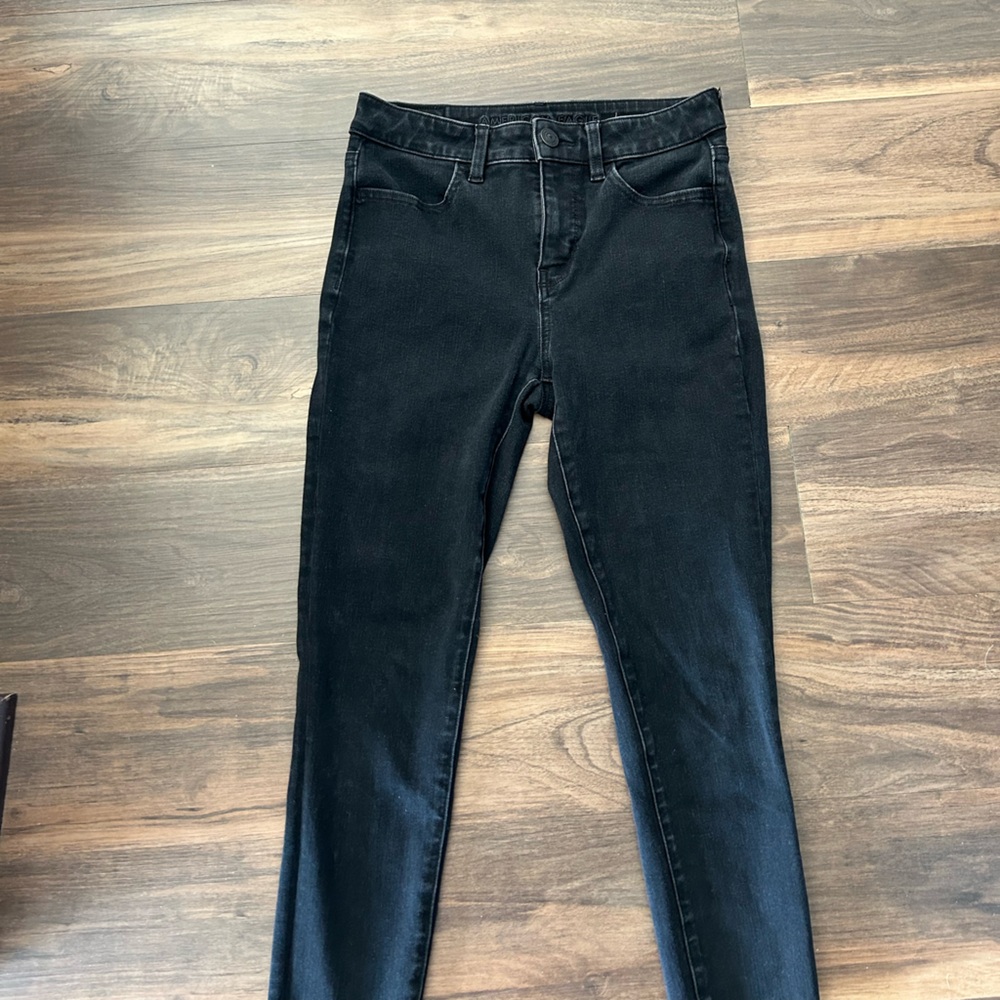 Black American Eagle skinny jeans